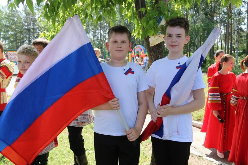 С гордостью за свою страну: озерчане отметили День России